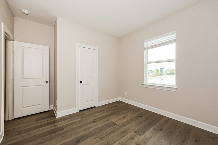Building Photo - 312 Live Oak Ln