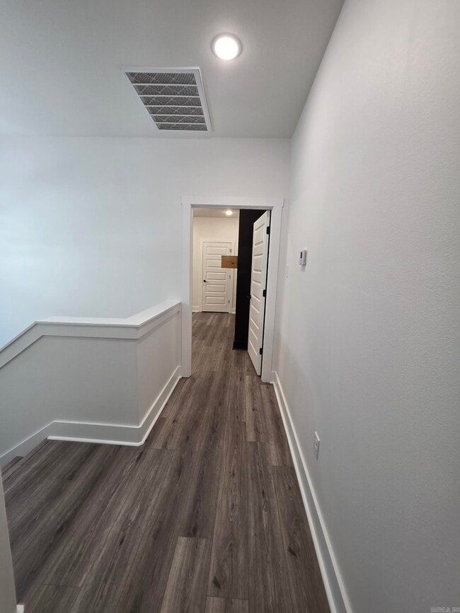 Building Photo - 1814 E 4th St