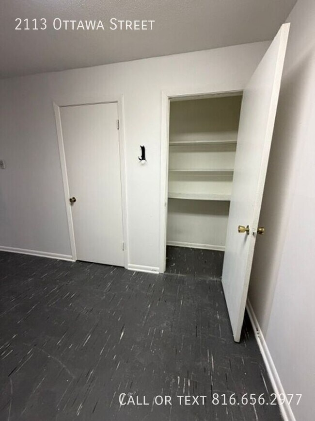 Building Photo - 2113 Ottawa St