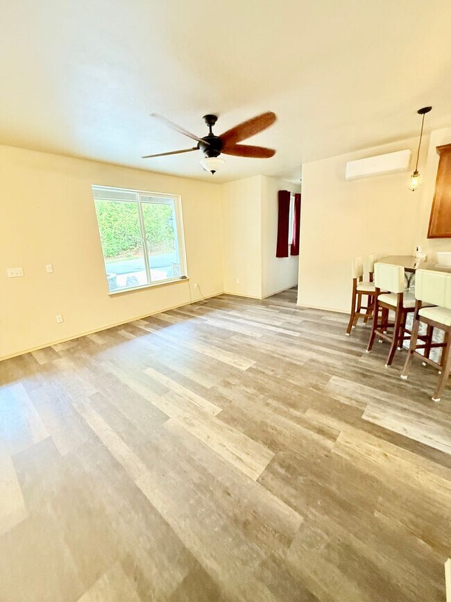 Building Photo - Beautiful house in Maple View Meadows.