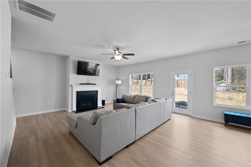 Building Photo - 1441 Stephens Vw Dr