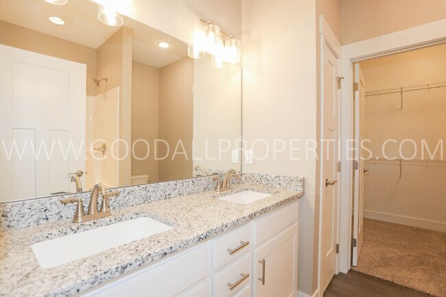 Building Photo - 4 Bedroom Ranch Home in Clive. Over 2000 sq feet of finished living area!