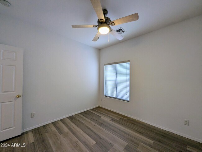 Building Photo - 1530 E Branham Ln