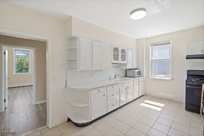 Building Photo - 230 Trumbull St