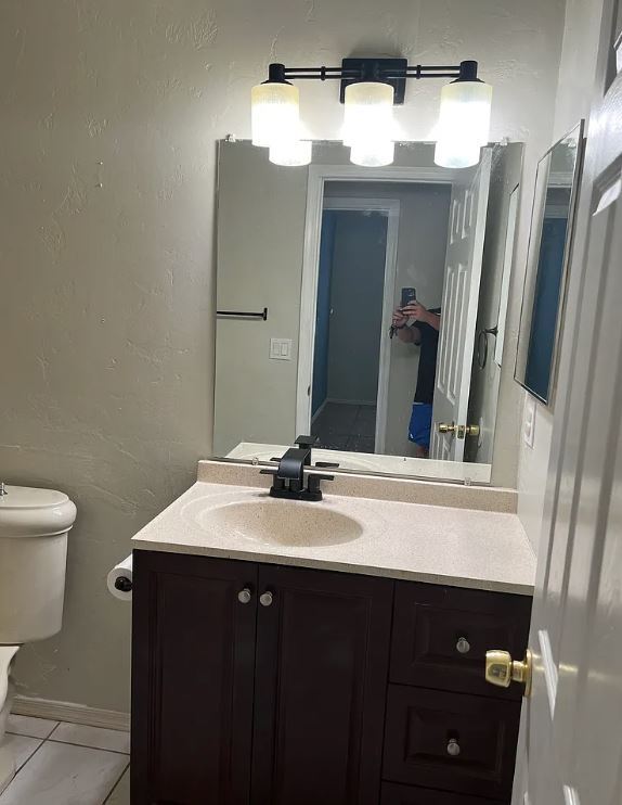 Building Photo - 1330 E Lark Way