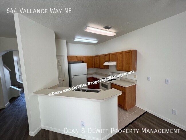 Building Photo - 644 Vallance Way NE
