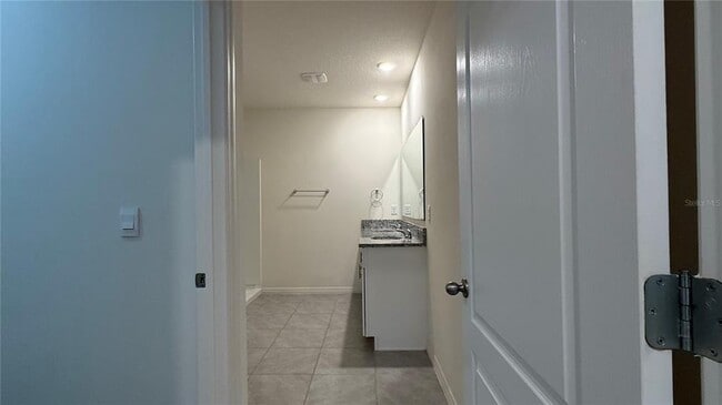 Building Photo - 435 Anne St