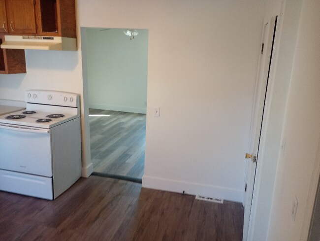 Building Photo - 613 N 3rd St