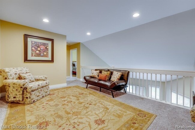 Building Photo - 1050 Oakwood Dr