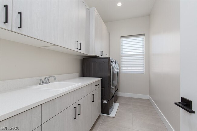 Building Photo - 10797 Canyon Bloom Dr