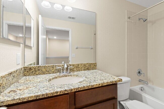Building Photo - LIKE NEW Town Home For Rent in Wesley Chapel!