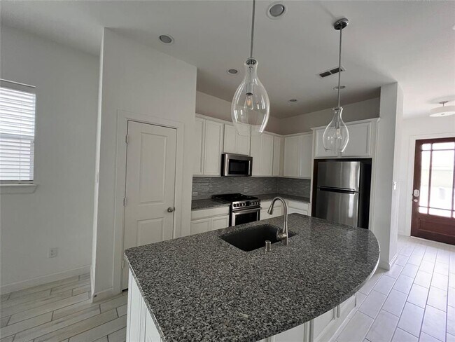 Building Photo - 6002 Dark Kite Trl