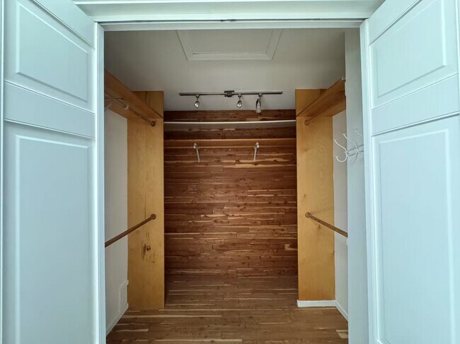 Building Photo - 1450 Meadow Ln