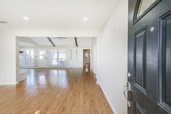 Building Photo - 9714 Railton St