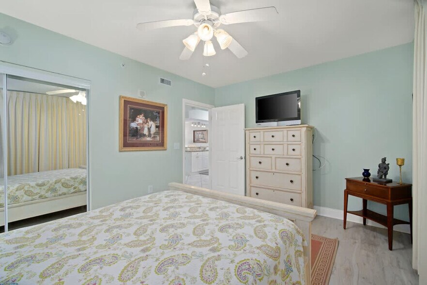 Building Photo - 14825C2 Front Beach Rd