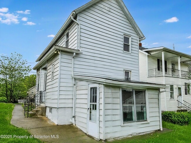 Building Photo - 311 Oleckna St