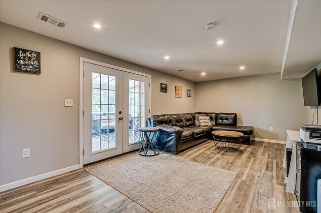 Building Photo - 25 Yorktowne Dr