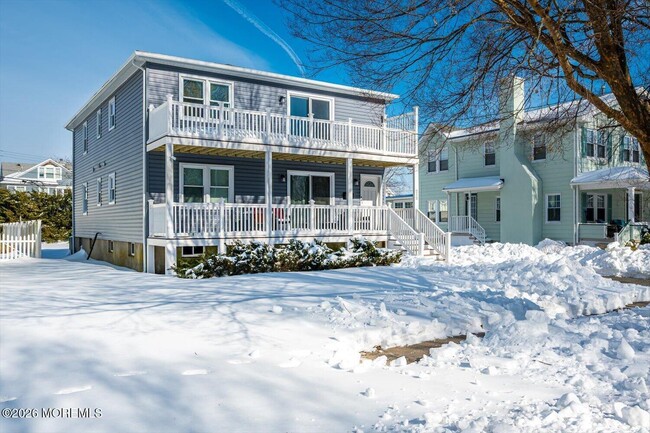 Building Photo - 212 10th Ave