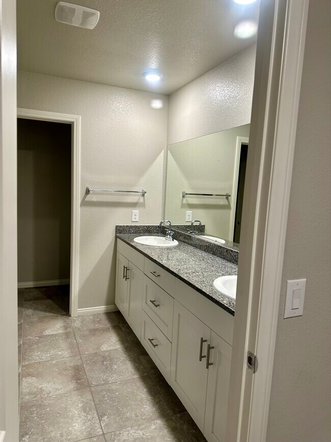 Building Photo - 3816 Antilia Ave