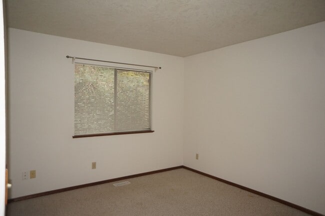 Building Photo - Lake Oswego South Shore Traditional