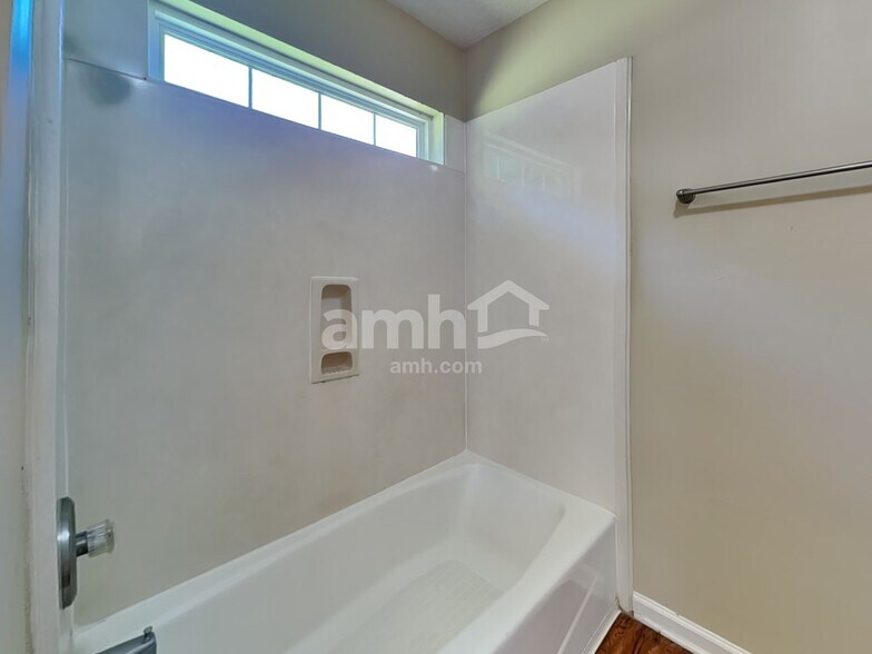 Building Photo - 131 Junco Way
