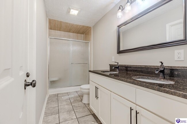 Building Photo - 343 Meadowview Dr