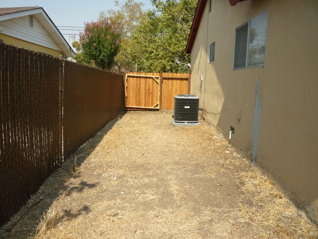 Building Photo - Concord! Dana Estates 3 bedroom 2 bathroom...