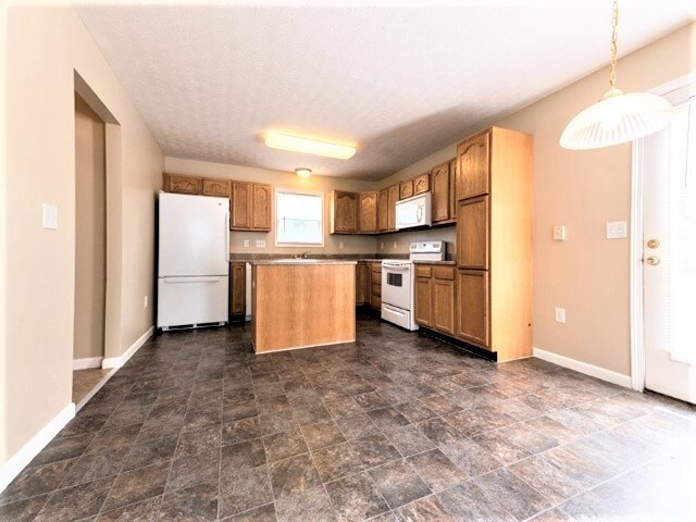 Building Photo - 5 S Ridge Dr