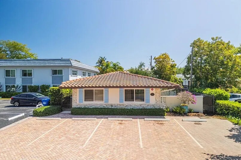 Building Photo - 8 NE 14th Ave