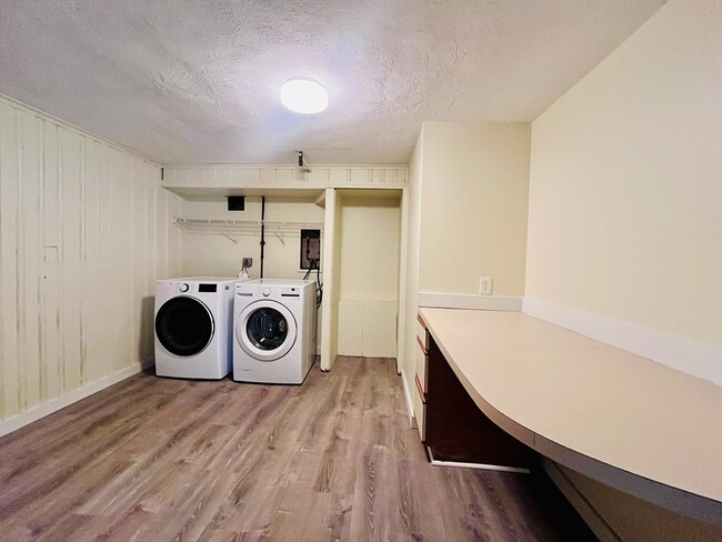 Building Photo - 181 Moss Hill Rd