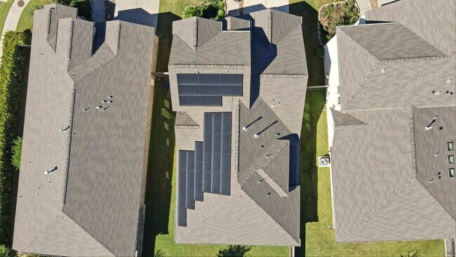 Building Photo - 15822 Pilot Knob Dr