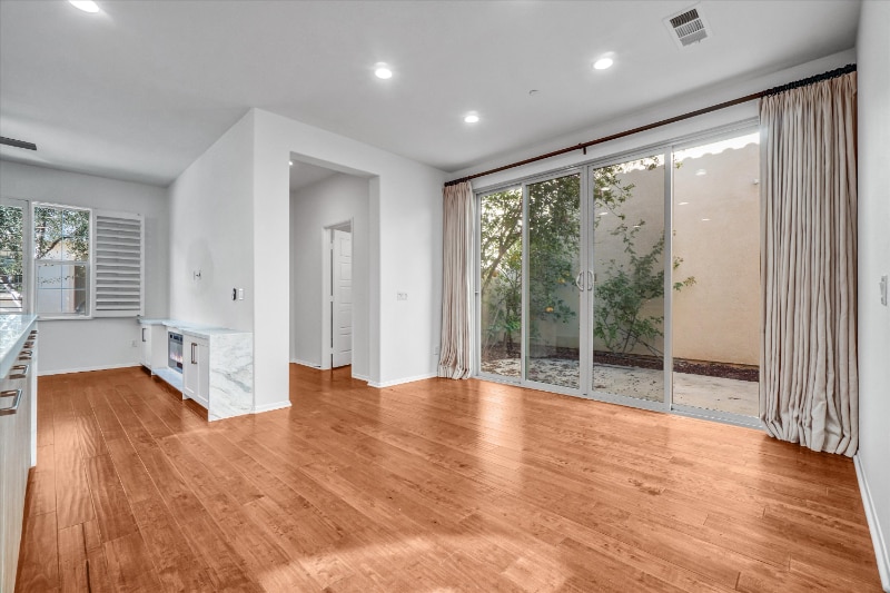 Building Photo - 519 S Melrose St