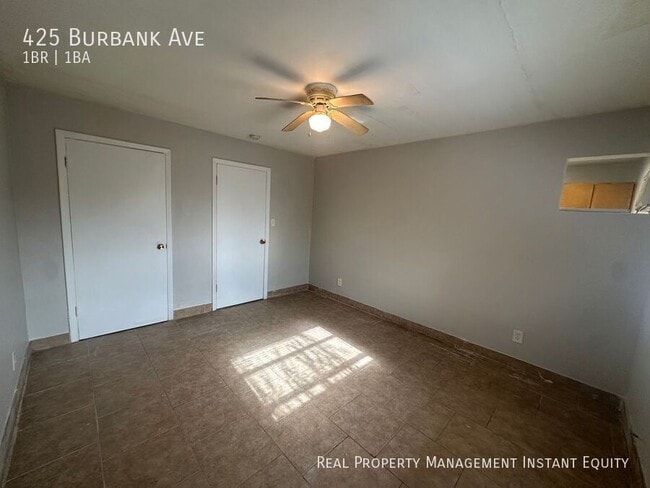 Building Photo - 425 Burbank Ave