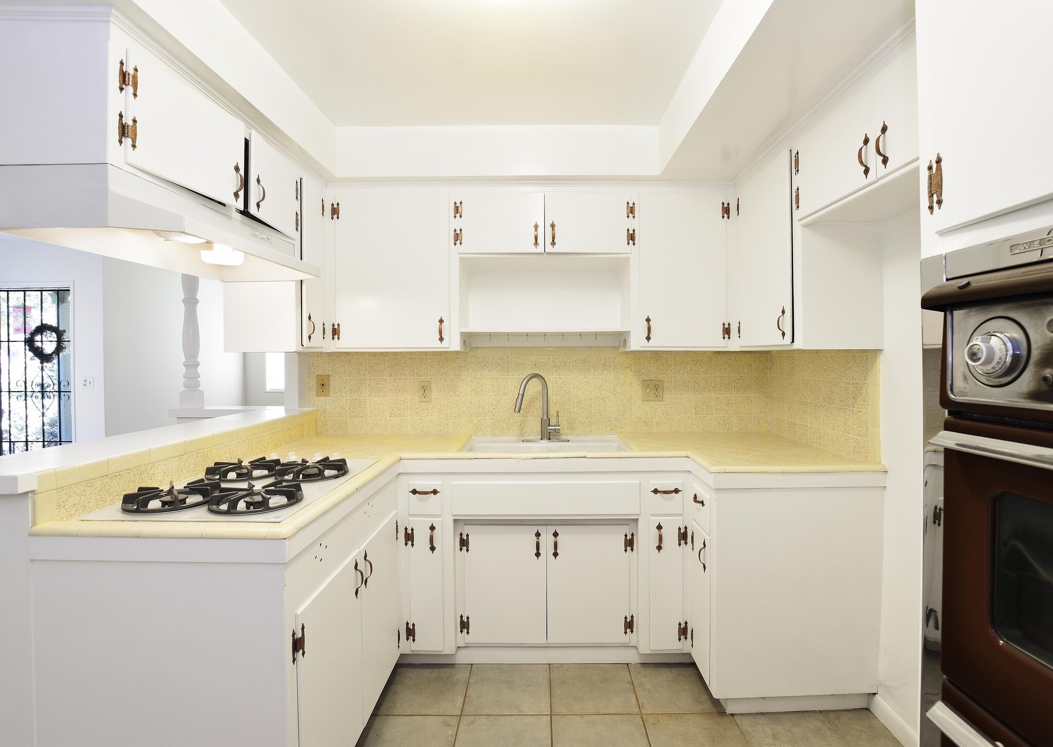 Building Photo - 650 Ridgeway Ln