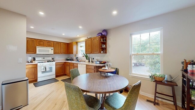 Building Photo - 113 Samuel Ct