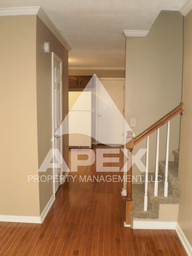 Building Photo - Spacious 3 Bd - 2.5 Ba  Cottage Style 2-St...