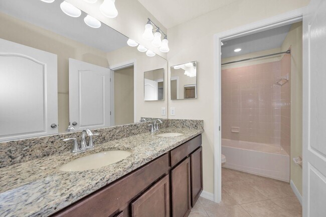 Building Photo - Beautiful Trinity Lakes 5 bedroom 3.5 Baths