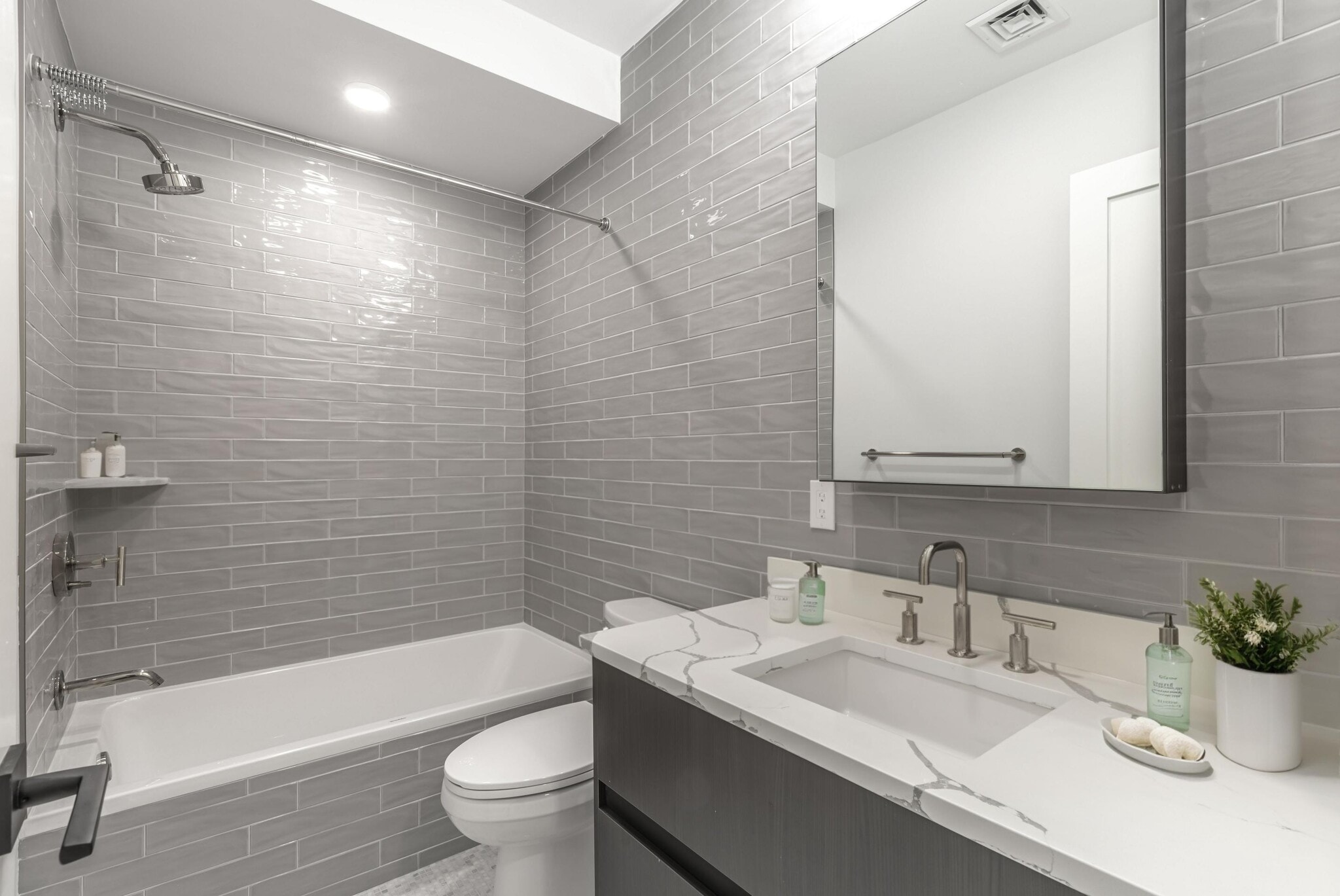 Building Photo - 169 Newbury St