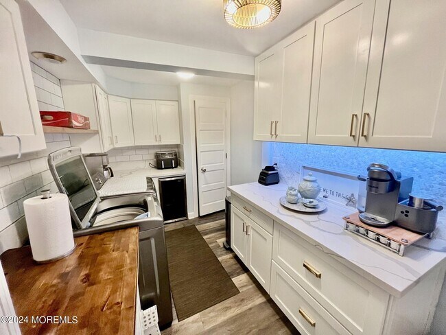 Building Photo - 218 Marine Pl