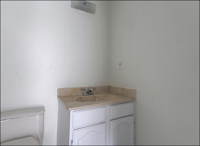 Building Photo - 6622 Dawn Dr