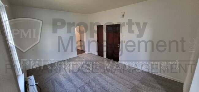 Building Photo - 212 S Main St