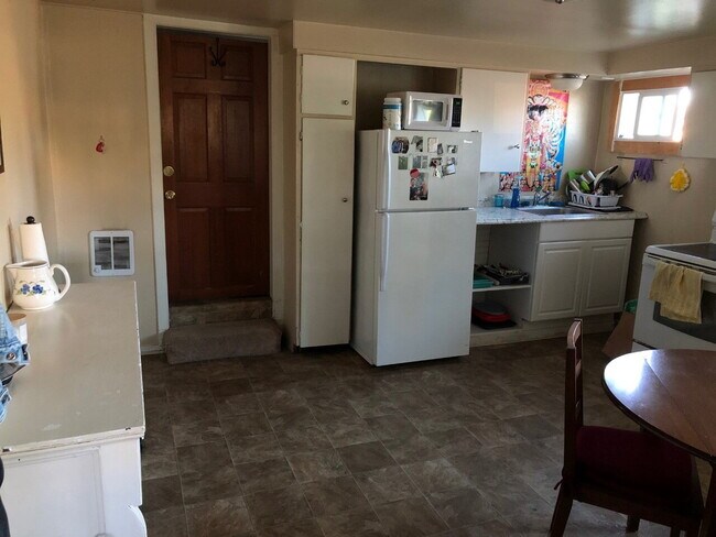 Building Photo - Walk to WWU and Downtown from This Perfectly Located Magnolia St Apartment