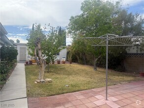 Building Photo - 2045 S Tenaya Way