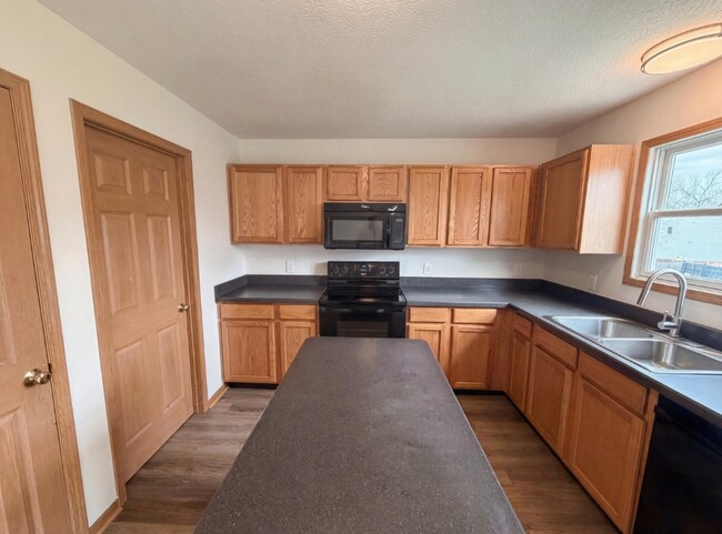 Building Photo - 1000 Hidden Cove Way