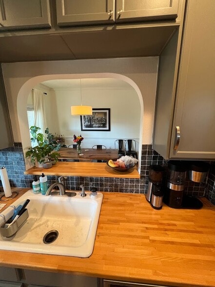 Building Photo - 1204 San Bernard St