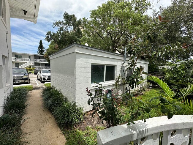 Building Photo - Renovated 2 Bed, 2 Bath Condo in Lakeside Community of Lake Maitland Terrace!!