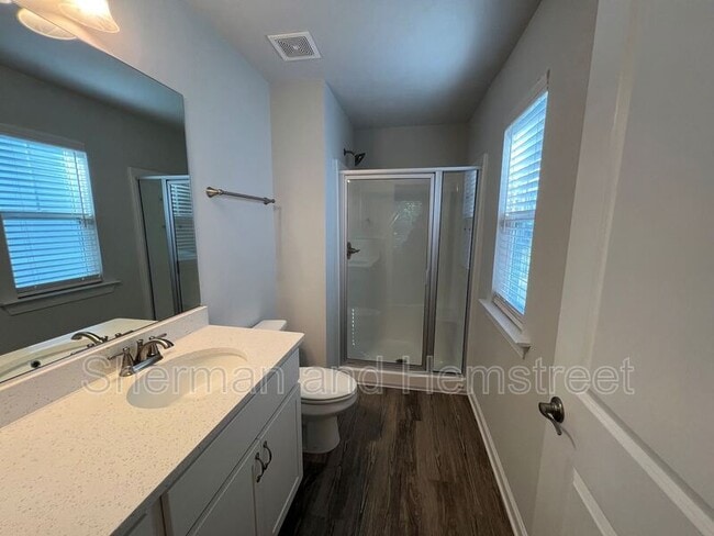 Building Photo - 7058 Hummingbird Dr