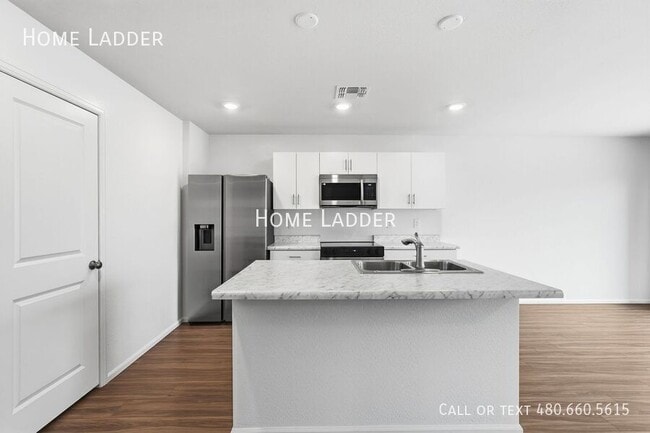 Building Photo - 1360 W Inca Dr