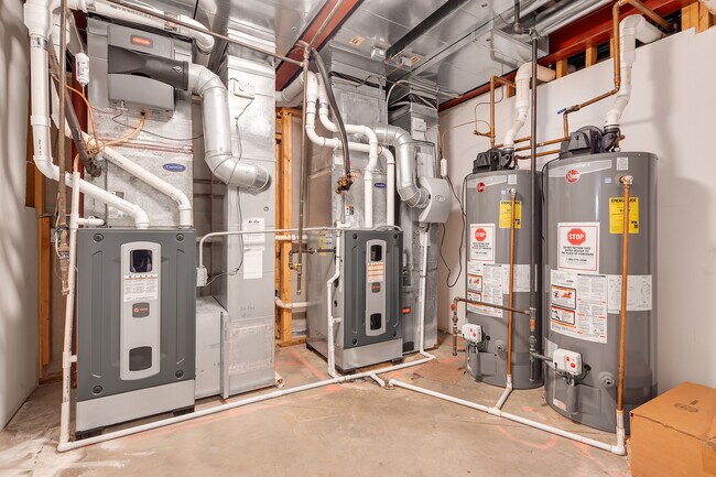 Building Photo - 7242 Greywall Ct