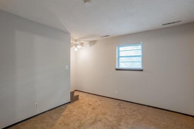 Building Photo - 4246 Santa Anna Dr